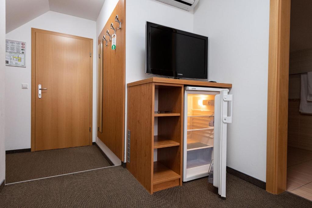 Apartmaji in sobe RaMar - Quadruple Room With Mountain View