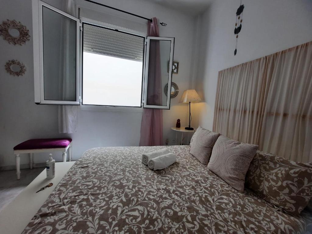 A bed or beds in a room at Budget and lovely rooms Las Setas