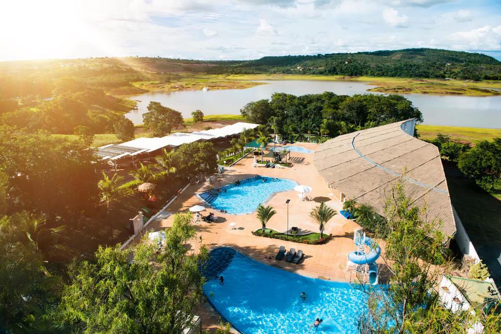 an aerial view of a resort with two pools at Apartamento Enseada Náutico Caldas Novas - GO in Caldas Novas