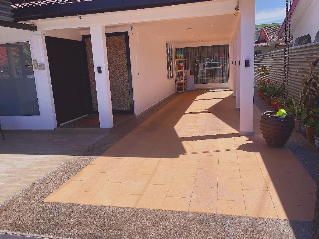 Fotografie z fotogalerie ubytování Pelita Commercial Centre Homestay 百丽达商圈民宿 9pax v destinaci Miri