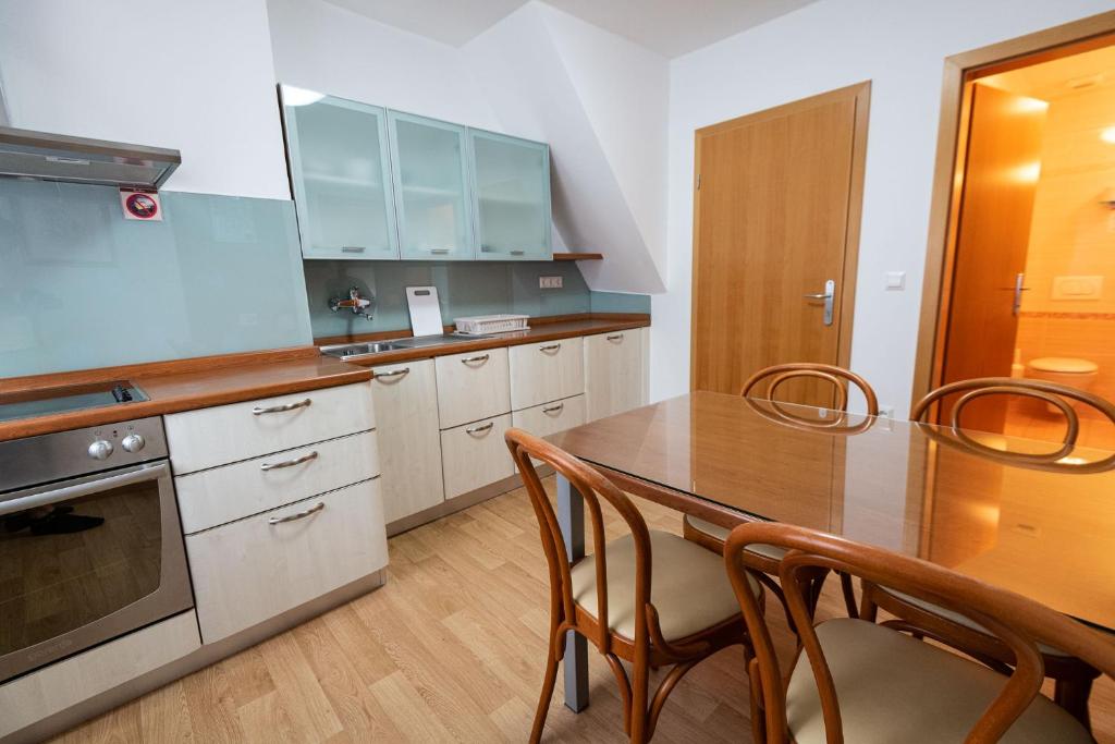Apartmaji in sobe RaMar - One-Bedroom Apartment