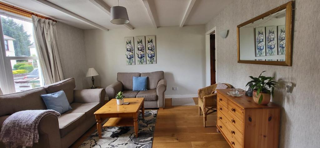 a living room with a couch and a table at Musselburgh / Edinburgh near QM Uni (30) in Fisherrow