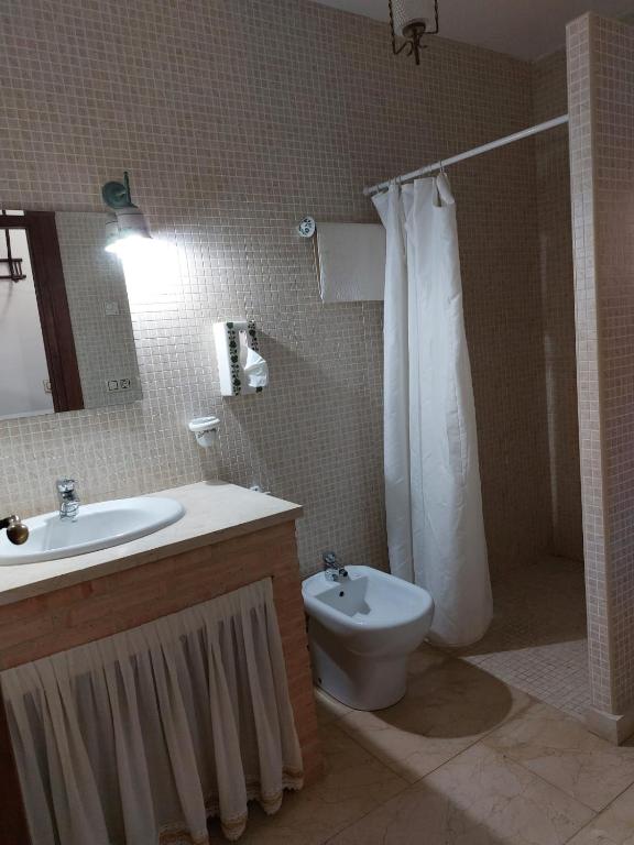 Koupelna v ubytování Casa Rural El Simarro