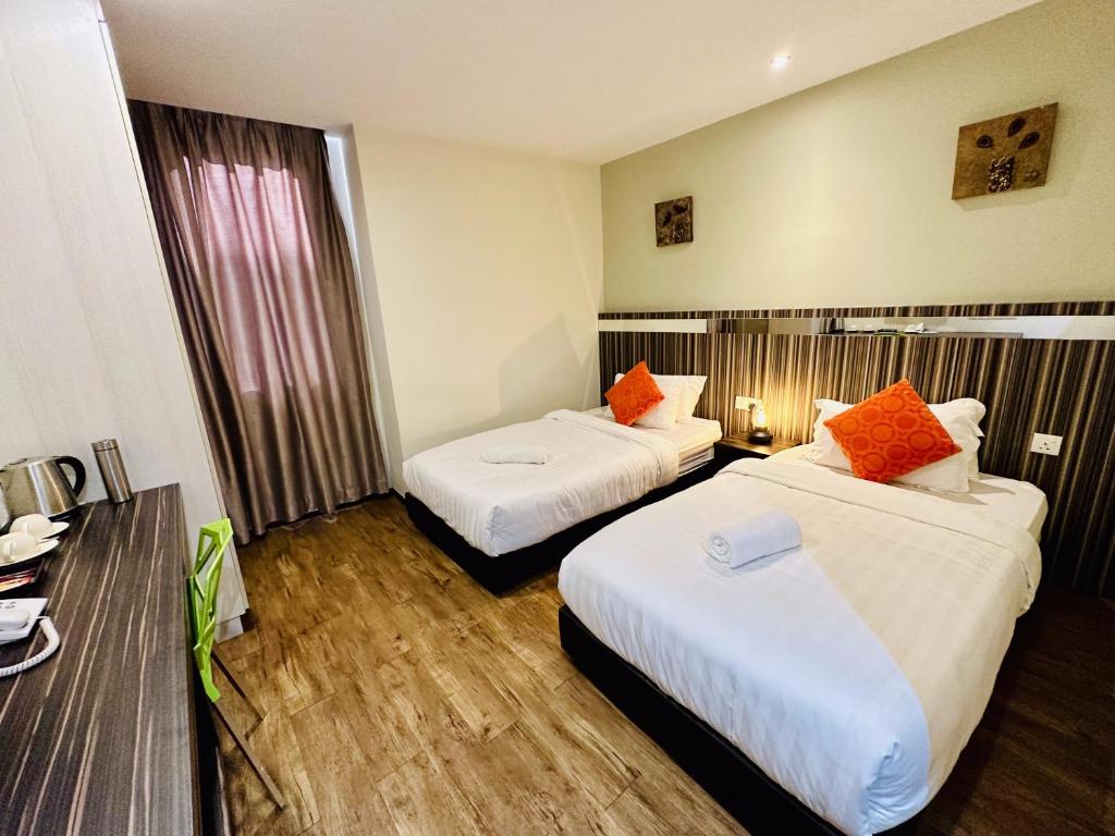 Postel nebo postele na pokoji v ubytování Kino Hotel