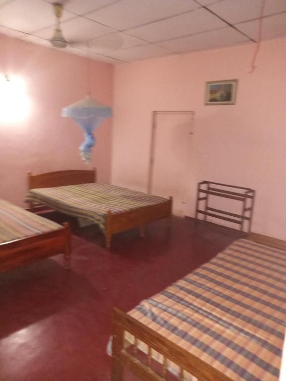 Voodi või voodid majutusasutuse Kataragama holiday Home s Rooms Rentall toas