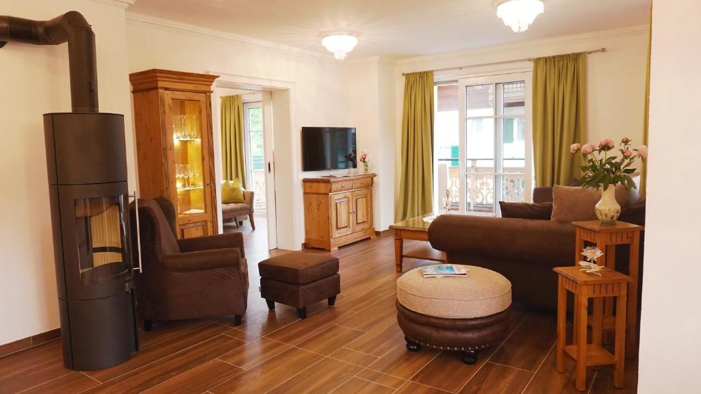 A television and/or entertainment centre at Villa Eisl-Raudaschl