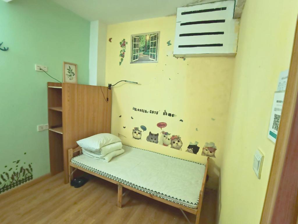Postel nebo postele na pokoji v ubytování 武汉 享趣青年旅馆