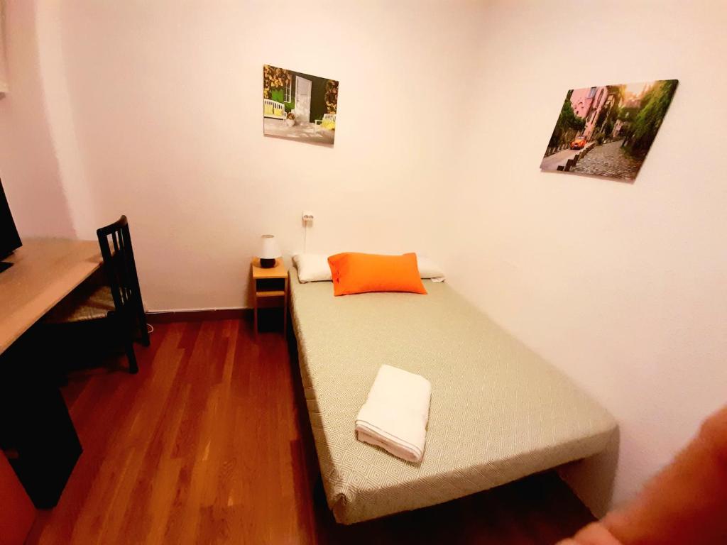 Gulta vai gultas numurā naktsmītnē Habitación céntrica en Pamplona