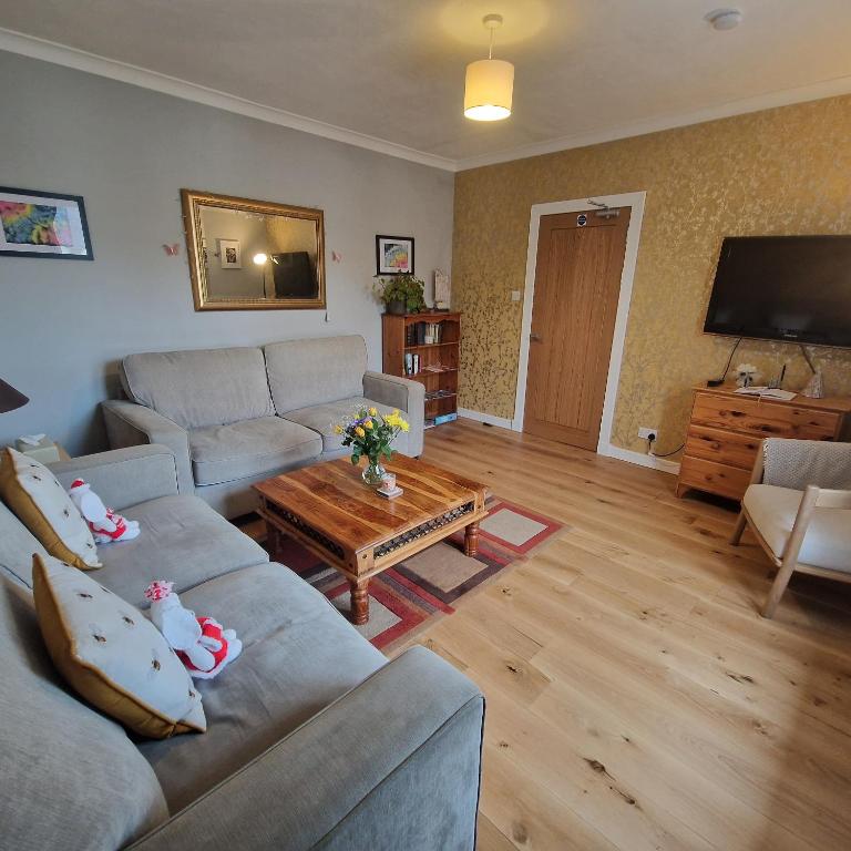 a living room with two couches and a coffee table at 3 Bedroom Apartment max 5 Pax Musselburgh in Musselburgh