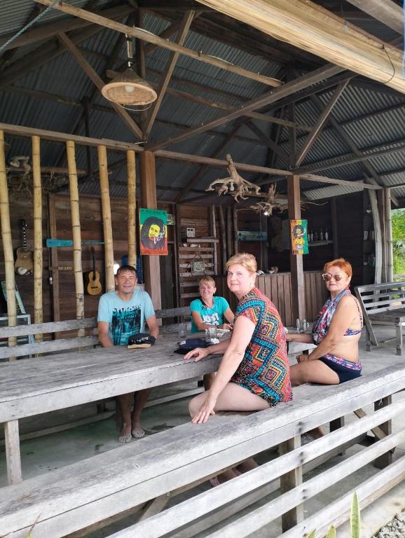 Hosté ubytování Palambak Paradise Resort Pulau Banyak