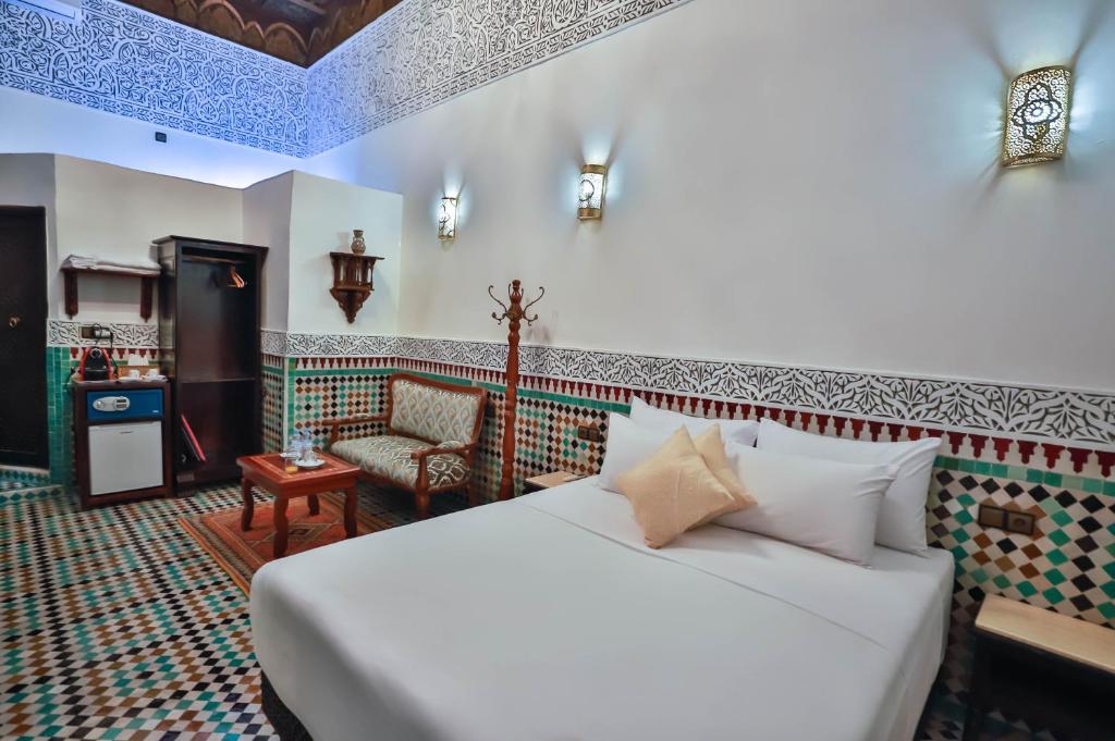 Postel nebo postele na pokoji v ubytování Riad Farouzi Fes