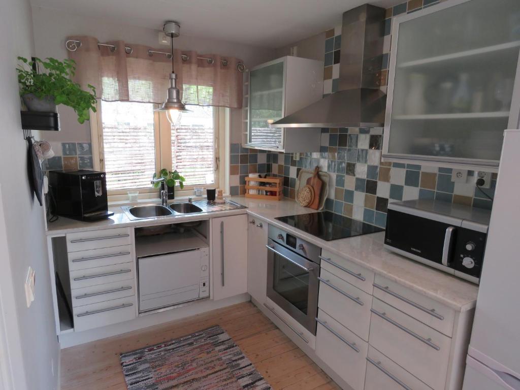 Kuchyň nebo kuchyňský kout v ubytování Ljunghusen Guesthouse