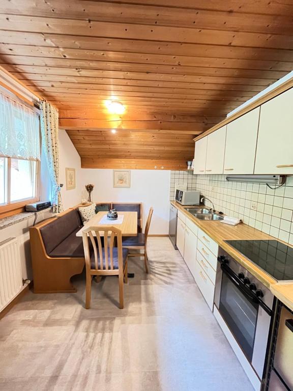 Kuchyň nebo kuchyňský kout v ubytování Schwaningerhof