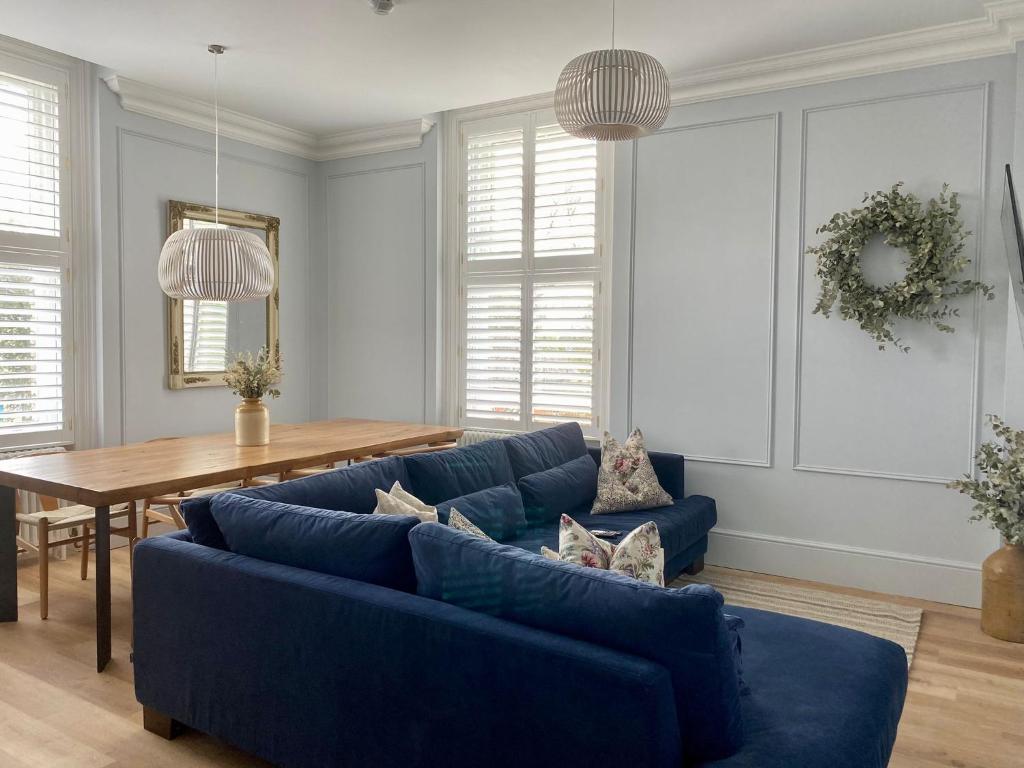 Railway House York by Chateau Anna - Two-Bedroom Apartment