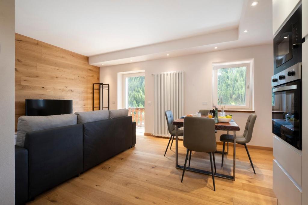TV a/nebo společenská místnost v ubytování SnowLake Suite & Apartment
