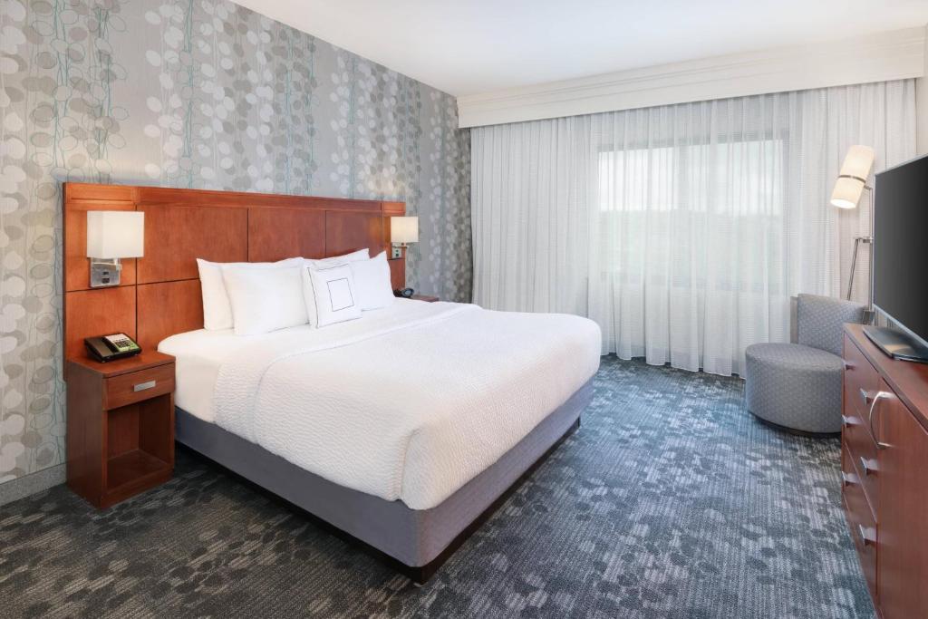 Courtyard by Marriott Pittsburgh Washington Meadow Lands photo