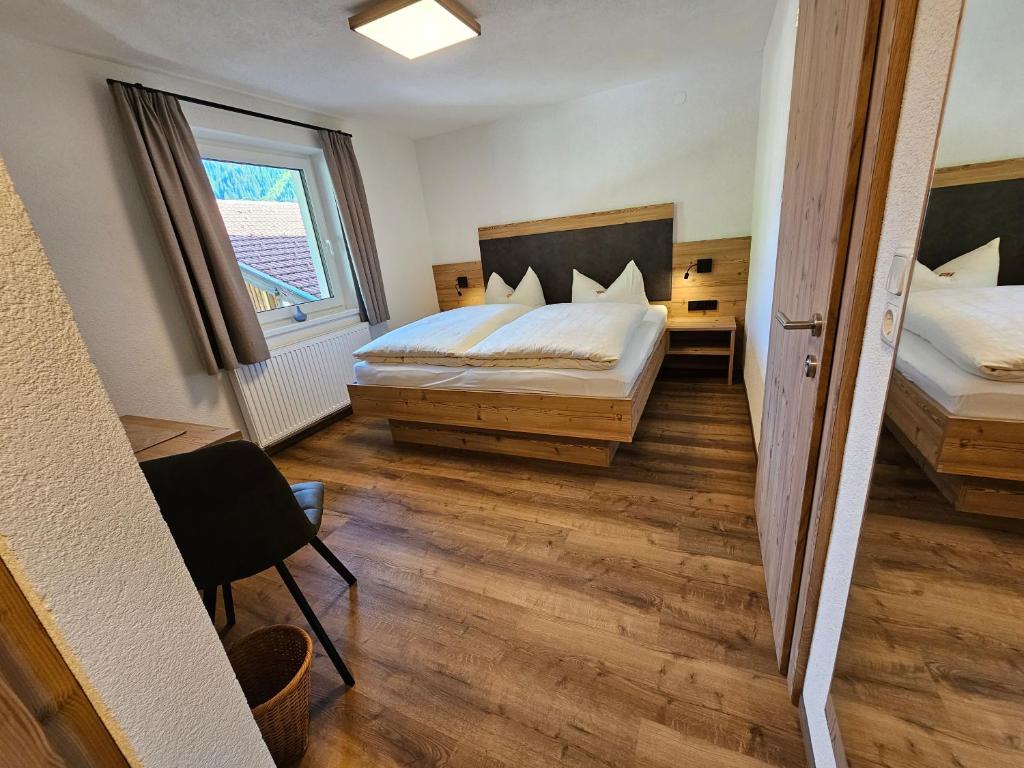 Postel nebo postele na pokoji v ubytování Bergkristall B&B