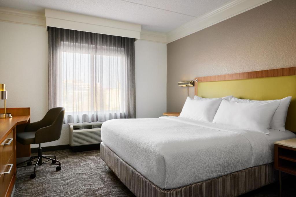SpringHill Suites by Marriott San Antonio Downtown-Riverwalk Area - King Suite