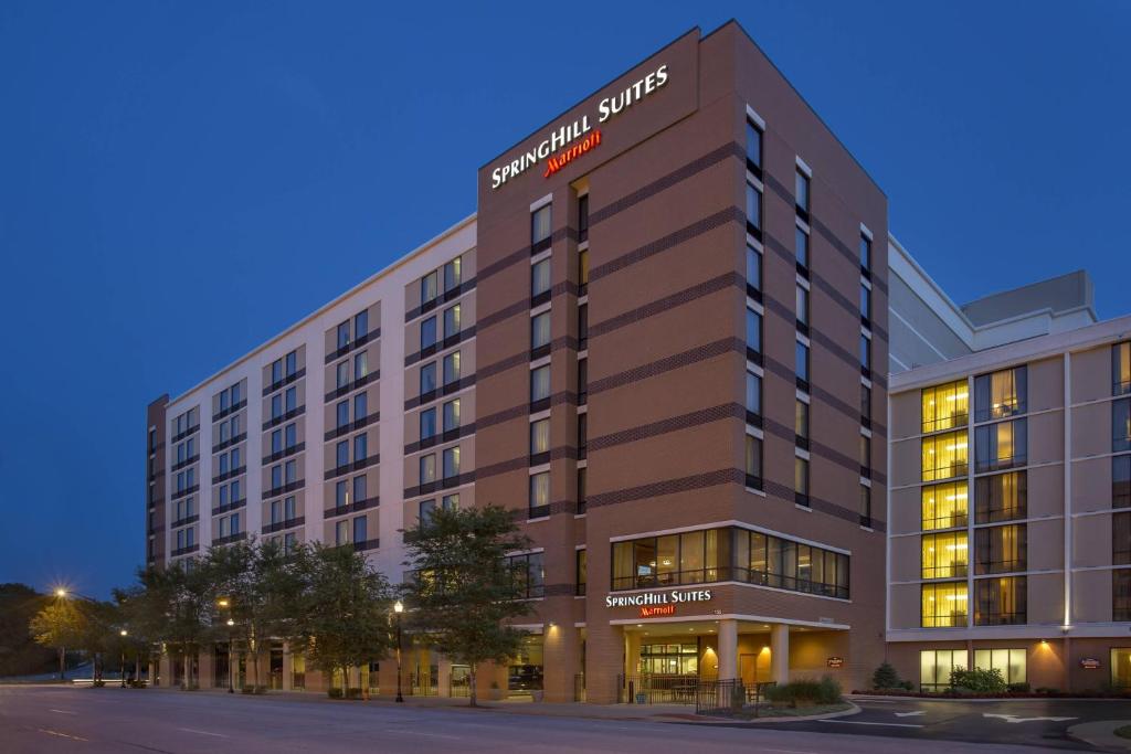 un rendering de l’hôtel Sheraton syracuse dans l'établissement SpringHill Suites Louisville Downtown, à Louisville