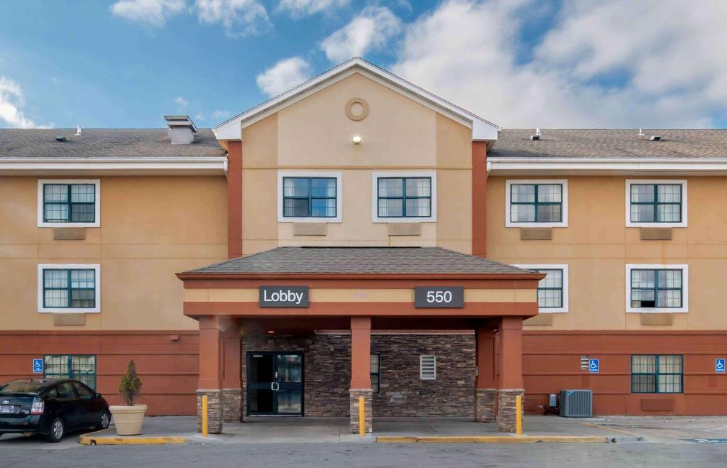 a large building with a sign that reads loyalty at Extended Stay America Suites - Kansas City - South in Kansas City