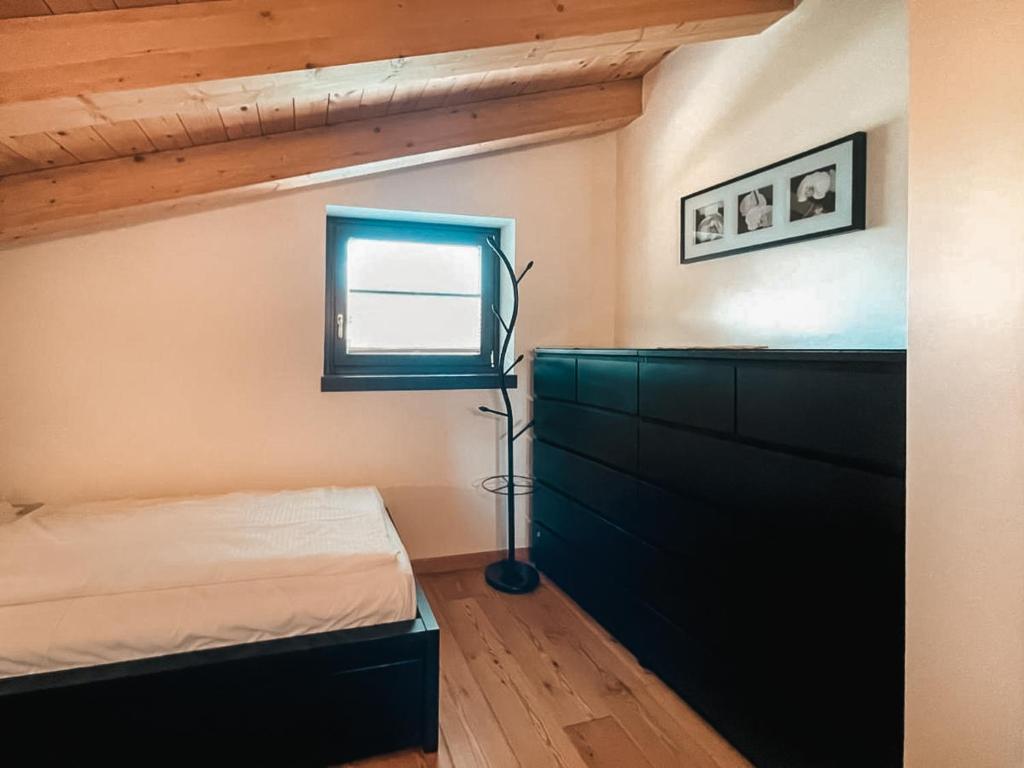 A bed or beds in a room at LUNA - Relaxation Room, Sauna & Car Park by AlpenLuxus Appartements