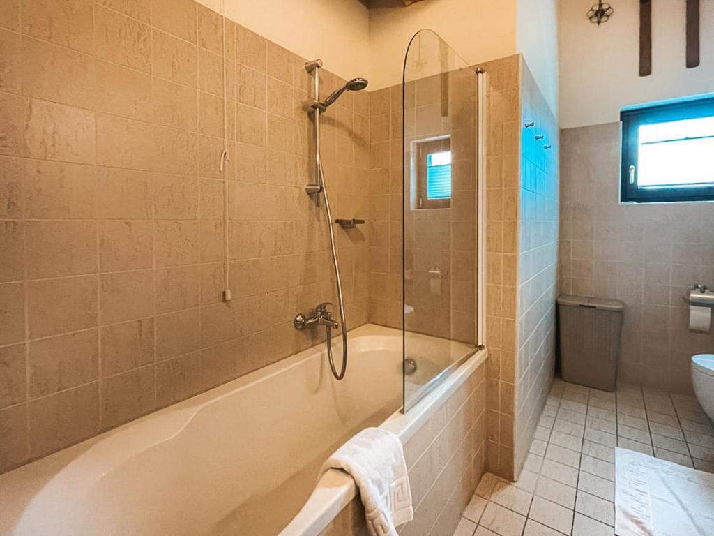 A bathroom at LUNA - Relaxation Room, Sauna & Car Park by AlpenLuxus Appartements