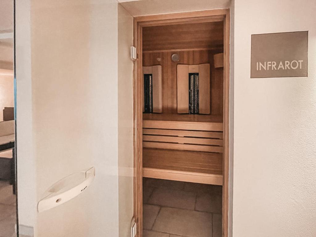 A bathroom at LUNA - Relaxation Room, Sauna & Car Park by AlpenLuxus Appartements