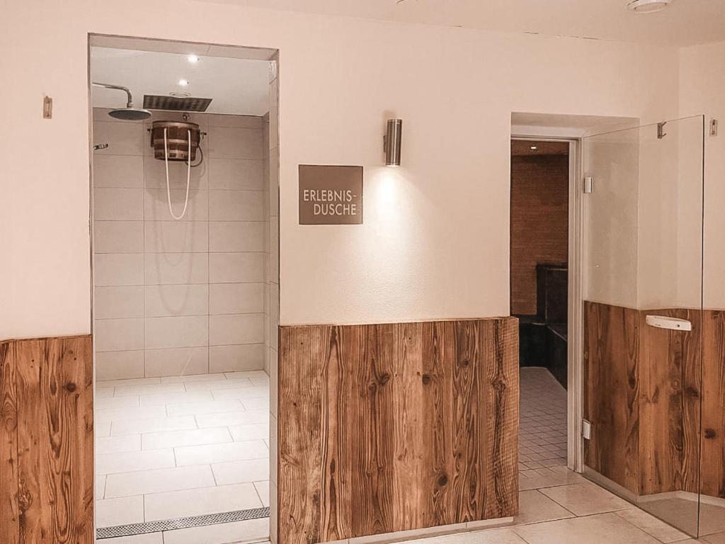 A bathroom at LUNA - Relaxation Room, Sauna & Car Park by AlpenLuxus Appartements