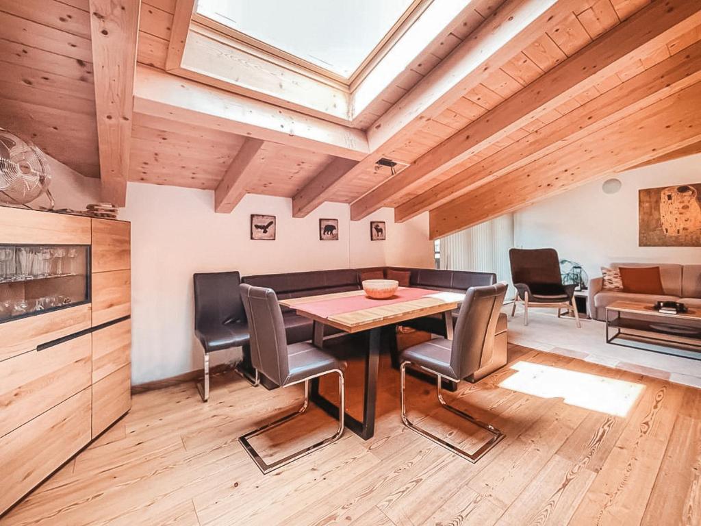 A seating area at LUNA - Relaxation Room, Sauna & Car Park by AlpenLuxus Appartements