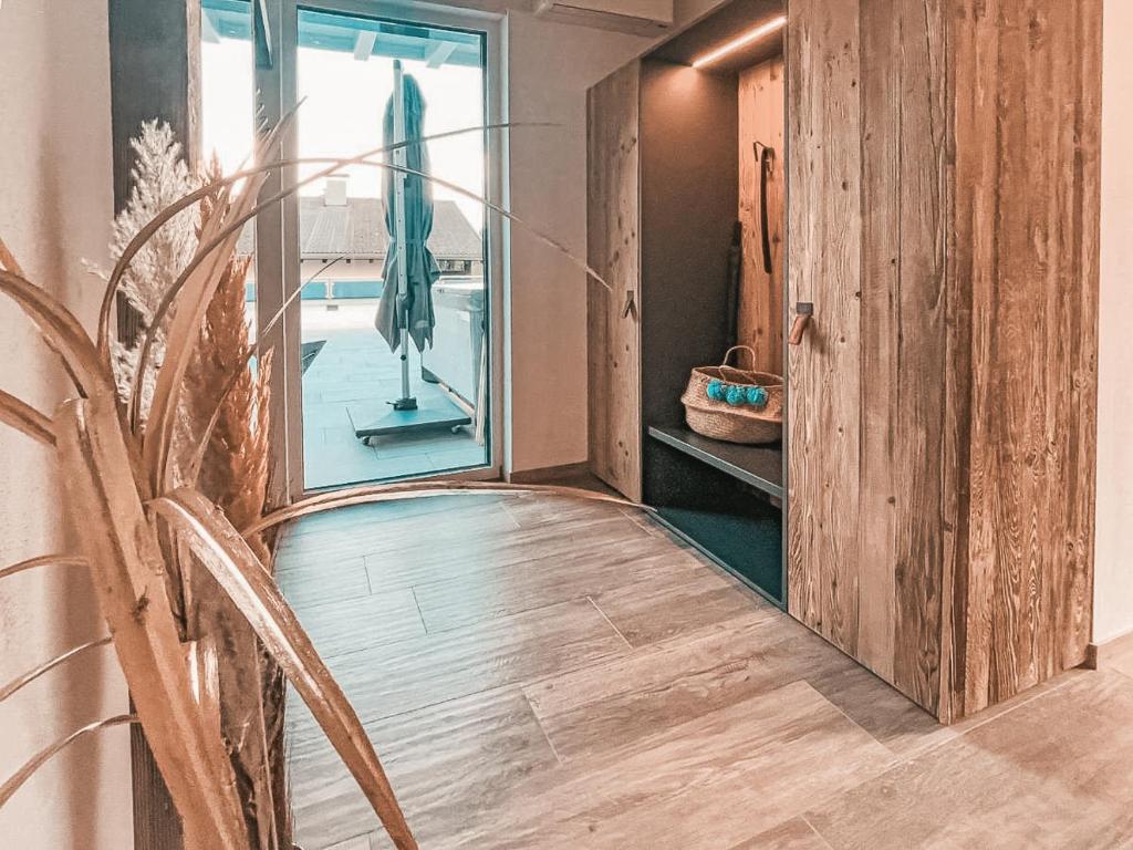 Kép CLOUD 9 - Private Roof Terrace with Whirlpool by AlpenLuxus Appartements szállásáról Fügenben a galériában