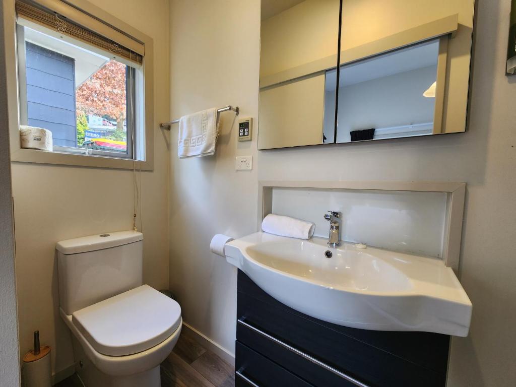 Pinewood Queenstown - Resim 19