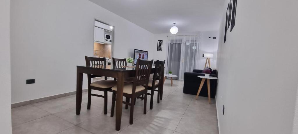 a dining room with a table and chairs at JUJUY SOHO in San Salvador de Jujuy