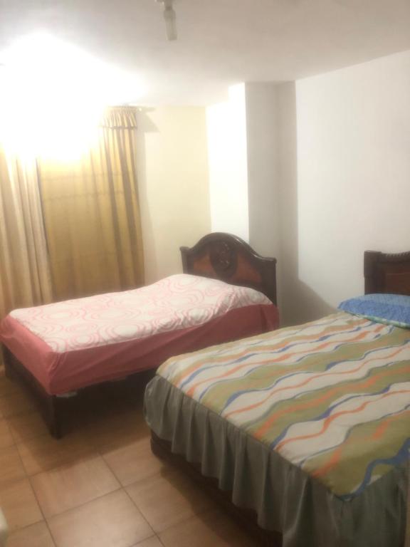 En eller flere senge i et værelse på Pensión Malacatos