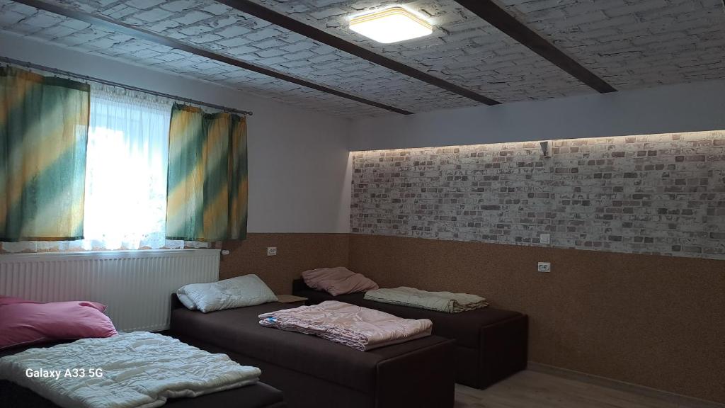 Noclegi , pokoje gościnne - Viervoudige Kamer Met Gedeelde Badkamer