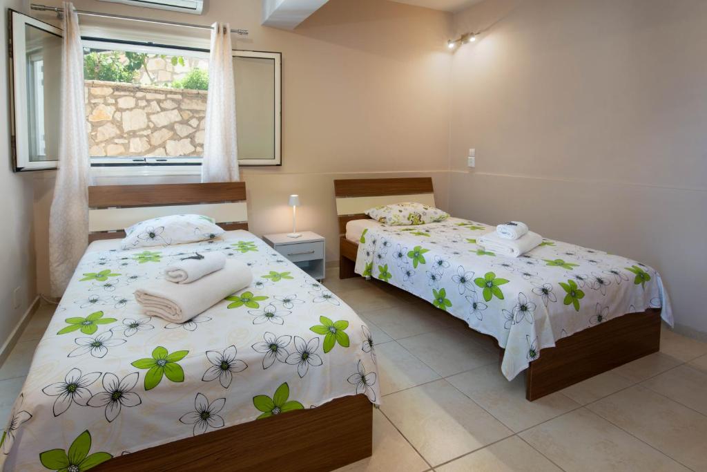 Postel nebo postele na pokoji v ubytování Villa Avgerini Paxos