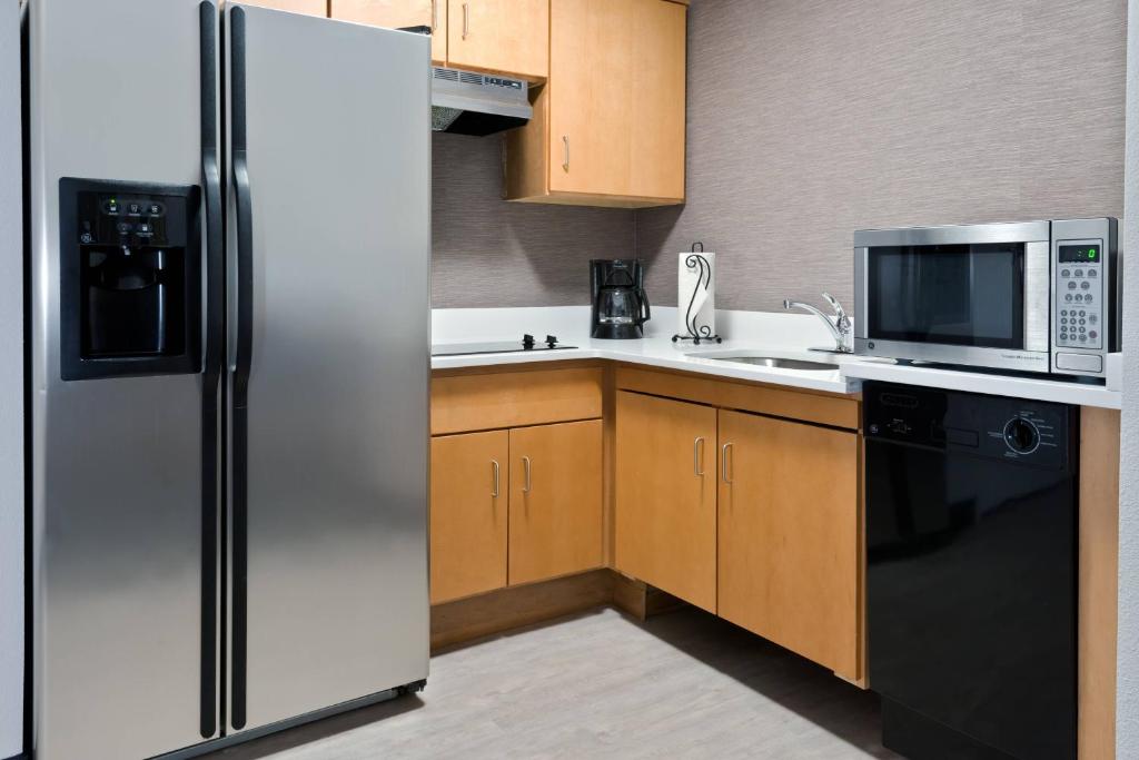 Kuchyň nebo kuchyňský kout v ubytování Residence Inn Wayne