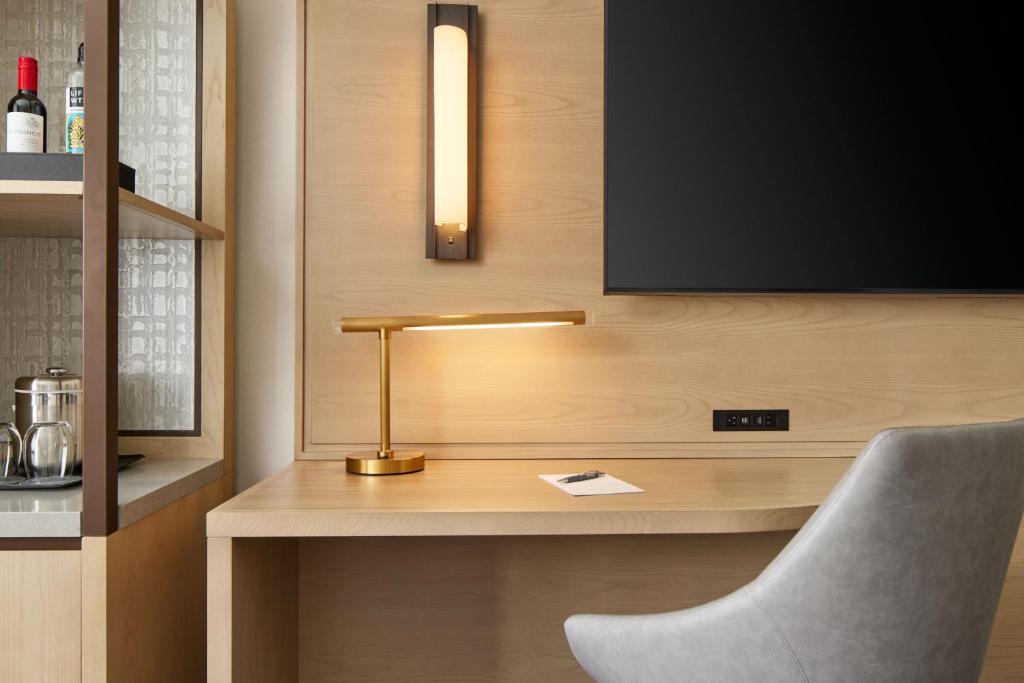 Westin Georgetown, Washington D.C. - Premium King Studio Suite With Sofa Bed And Courtyard View