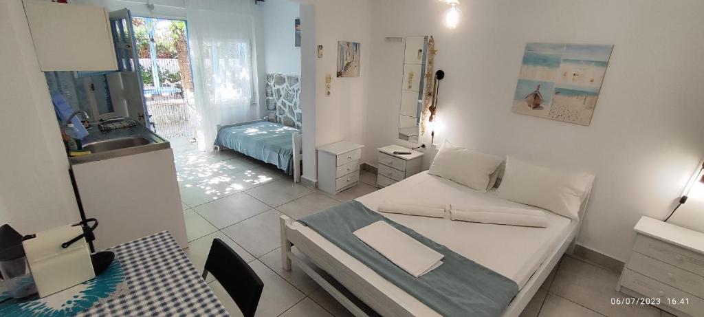 Postel nebo postele na pokoji v ubytování Apanemia Rooms