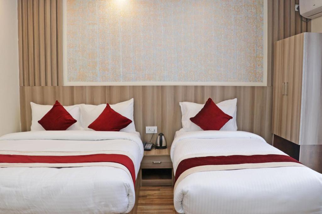 Postel nebo postele na pokoji v ubytování Hotel Royal Emperor