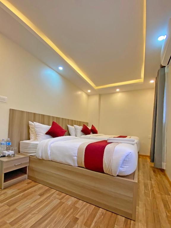 Postel nebo postele na pokoji v ubytování Hotel Royal Emperor