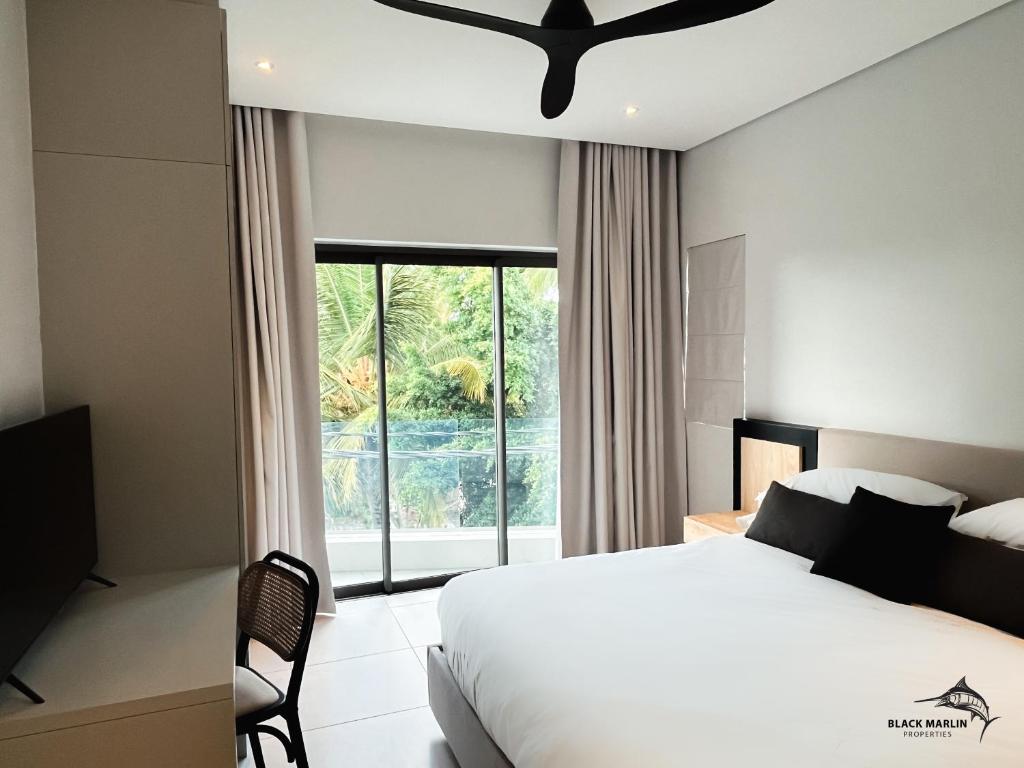 Postel nebo postele na pokoji v ubytování Black Marlin Apartments