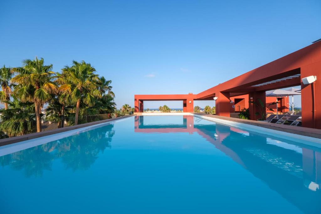 The swimming pool at or close to Estival Park Almaris