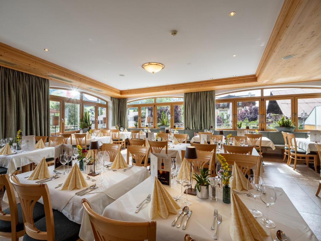 Restaurace v ubytování Alpen Glück Hotel Kirchberger Hof