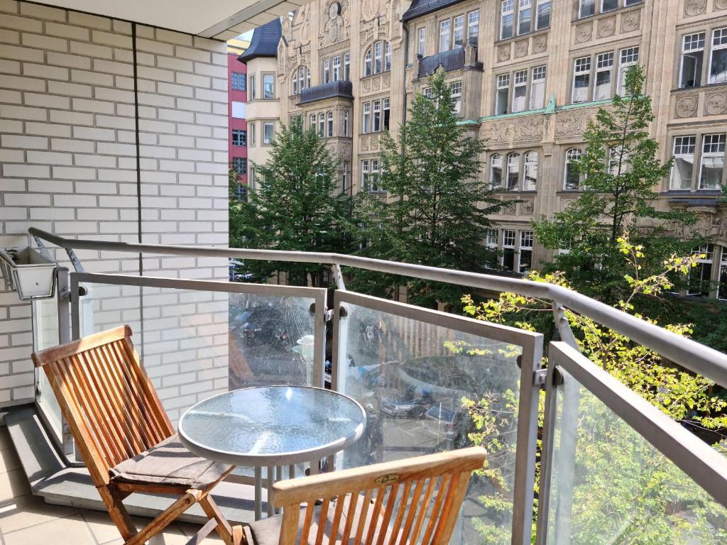 a balcony with a table and chairs on a balcony at TopDomizil Apartments Checkpoint Plaza in Berlin
