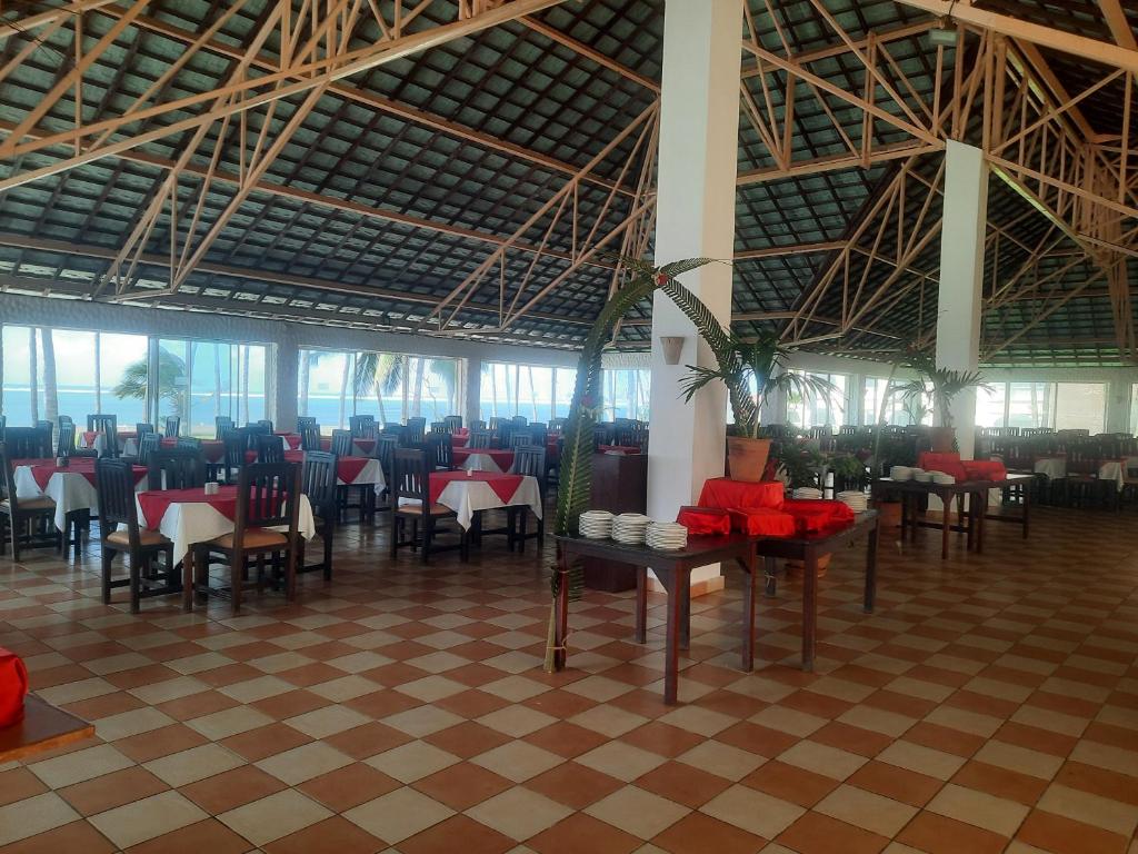 Restaurace v ubytování Sun N Sand Beach Resort