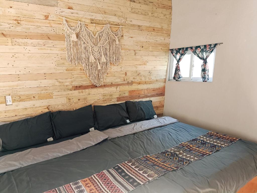 Postel nebo postele na pokoji v ubytování Mộc House