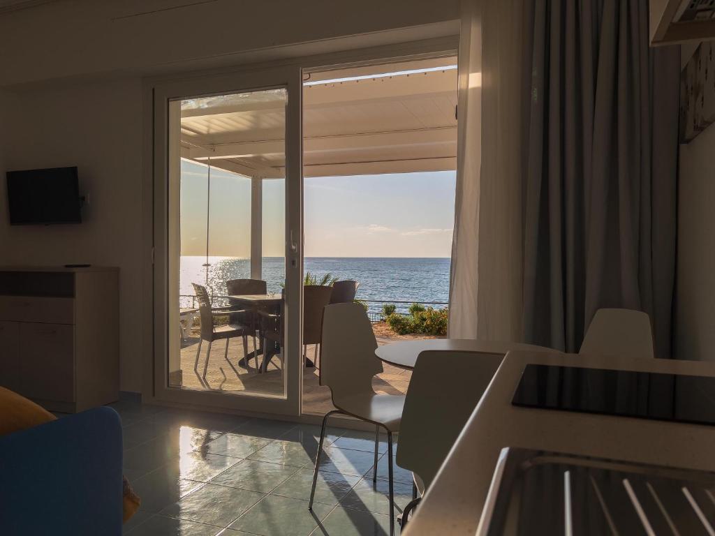 a dining room with a view of the ocean at Residence Pietre Bianche ApartHotel in Pizzo