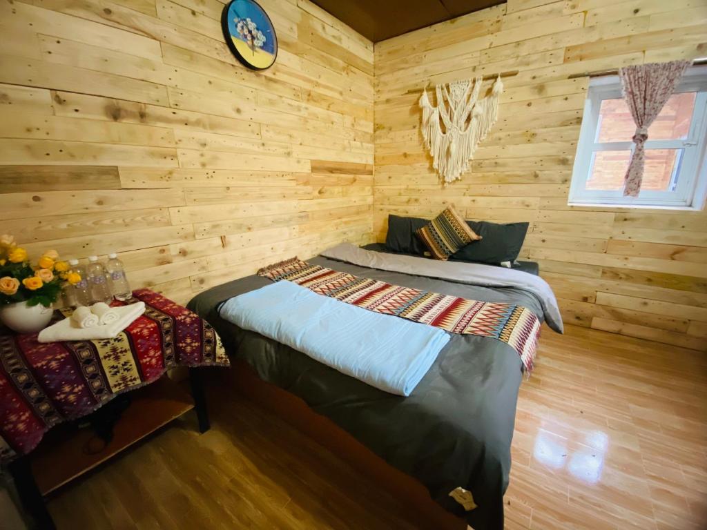 Postel nebo postele na pokoji v ubytování Mộc House