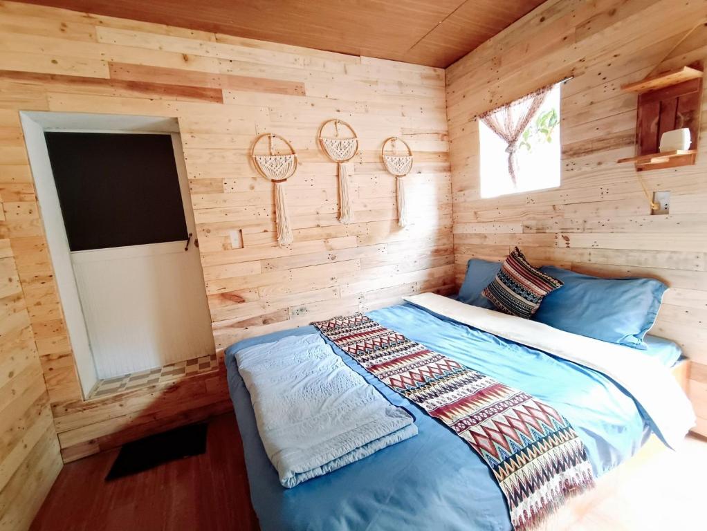 Postel nebo postele na pokoji v ubytování Mộc House
