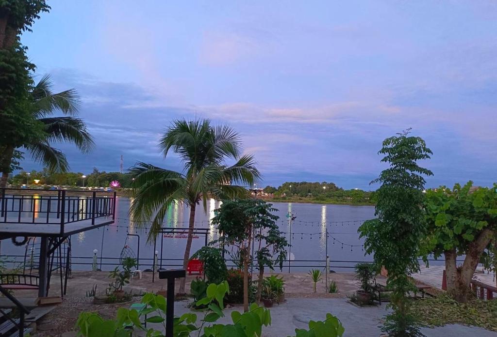 Techno Riverview Resort - Housity